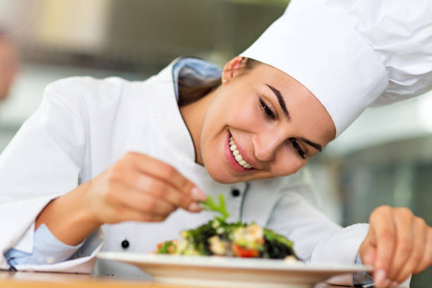 Chef preparando un plato delicioso